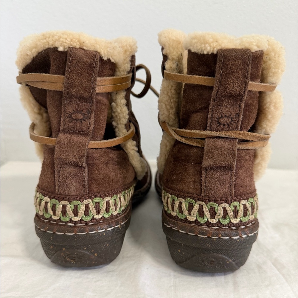 Ugg Cove Dark brown ankle boots 5178 Genuine Sheepskin size 7 - Picture 9 of 14